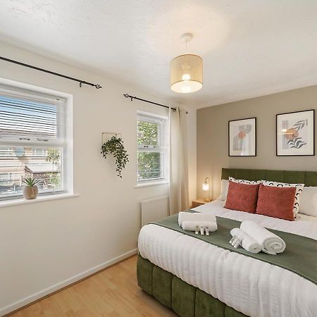 East London House Near Tube With Parking Villa Exteriör bild